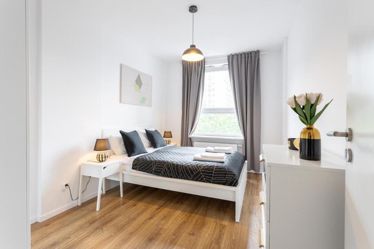 Apartament Urban Chic - Rondo Onz - Luxury - 2 Bedrooms - Pereca Street Warszawa
